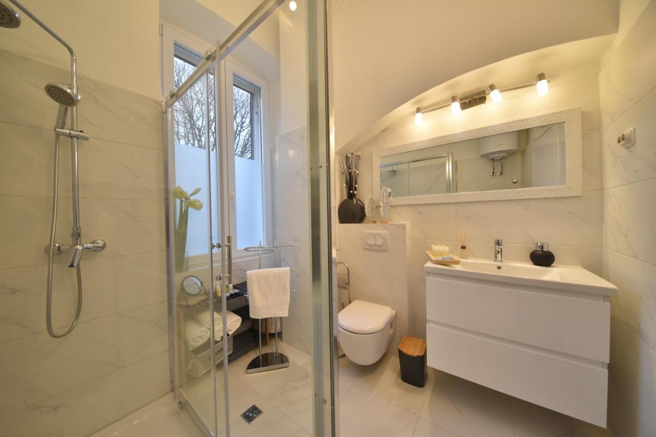 Zadar Center Beach Apartment - Directly On The Sea Ngoại thất bức ảnh