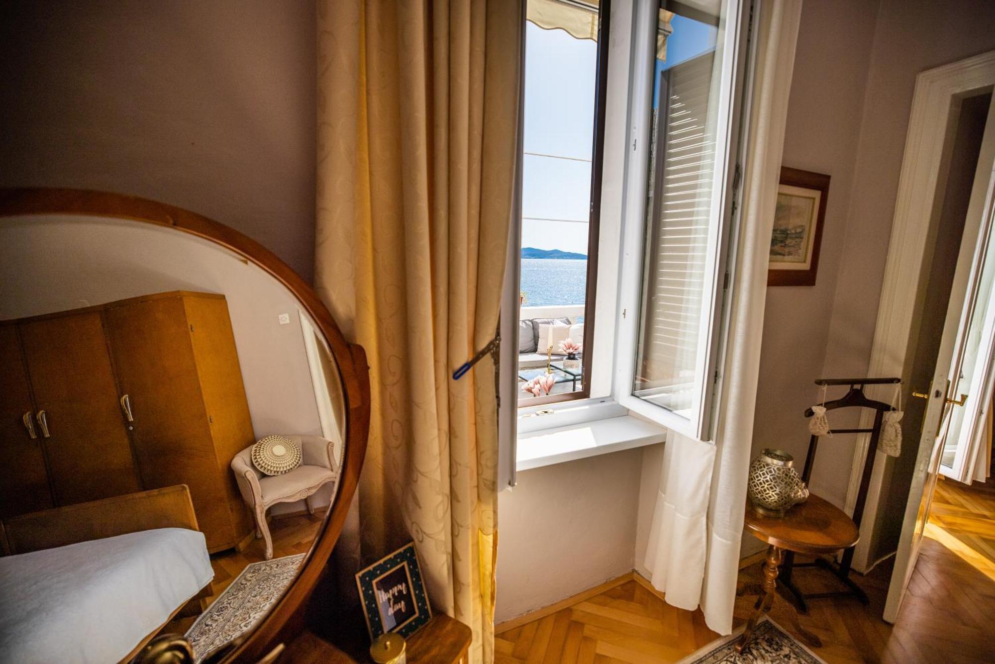 Zadar Center Beach Apartment - Directly On The Sea Ngoại thất bức ảnh